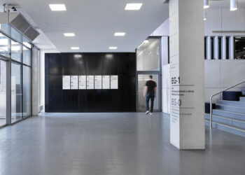 Deep Nocturne boja Corian® Solid Surface proizvedena je korištenjem tehnologije nazvana DeepColour ™ tehnologija.