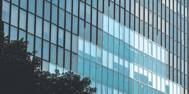 staklene fasade na mnogo načina utječu na samu zgradu