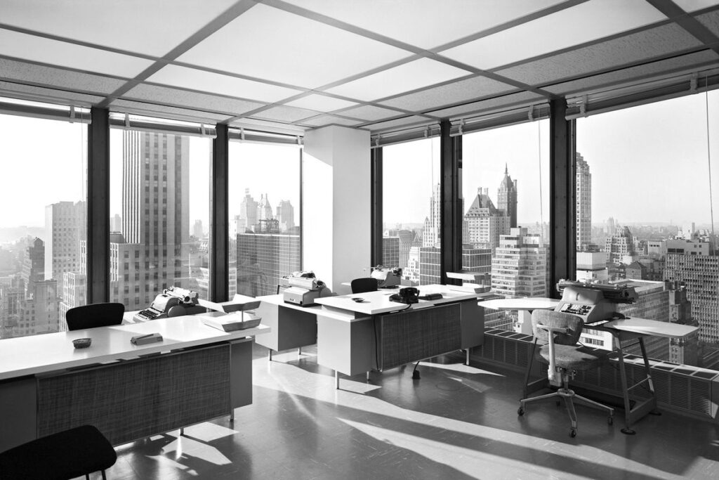 SIGRAM gray rchlighting.com Foto Ezra Stoller kroz Esto luminousceiling seagram hero