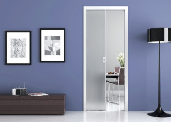 Klizna vrata mogu se otvarati i zatvarati pomoću mehanizma s donjom ili gornjom vodilicom