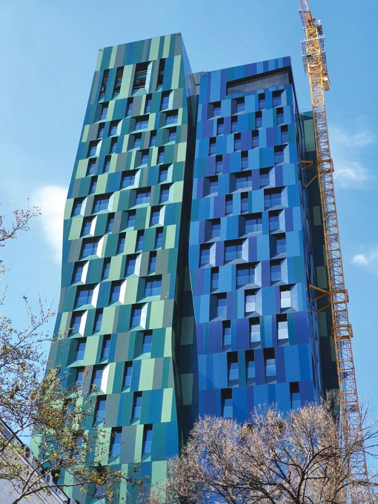 Alban Tower fasadu nosi panelni sustav VENT HIDE