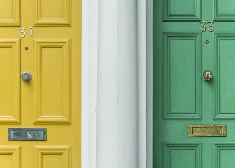 Žuta i zelena ulazna vrata