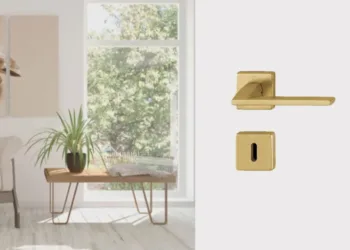 sobna vrata sa zlatnom kvakom