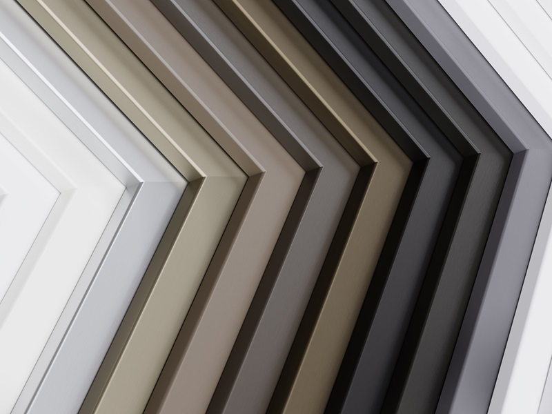 prozorski profili u različitim bojama, od bijele, preko bež, smeđe do svijetlo i tamno sive