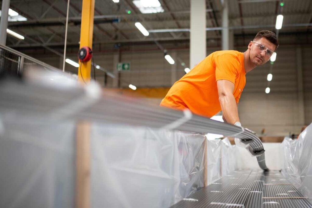 Proizvodnja Swisspacer distancera u Gliwicama, Poljska, potpuno je podržana obnovljivim izvorima energije. To će također imati utjecaja na nadolazeće nove EPD-ove. / Foto: Swisspacer