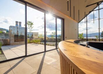 Važnost energetske učinkovitosti u zgradama raste širom svijeta. To se također odnosi na Sjevernu Ameriku. U vinariji Cedar Creek u Kanadi, arhitekti Olson Kundig, Meiklejohn i Arcanum Architecture koristili su proizvode Dynamic Fenestration s Swisspacer distancerima / Foto: Nic Lehoux