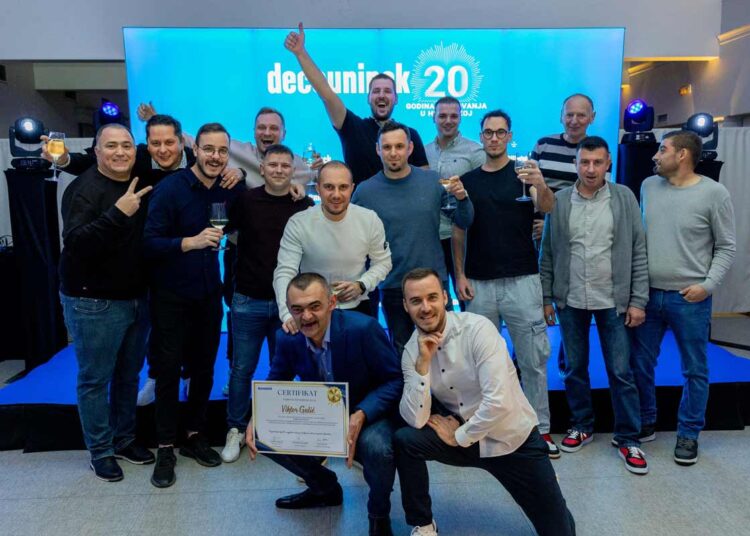 Zaposlenici Deceunincka na proslavi povodom 20 godinja uspješnog poslovanja u Hrvatskoj / foto: Deceuninck