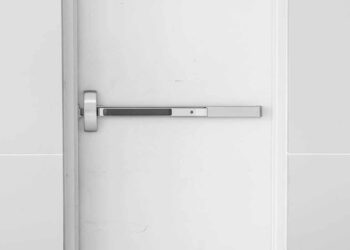 Antipanik brava na vratima / foto: freepik.com