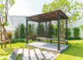 Pergola u dvorištu / foto: freepik.com