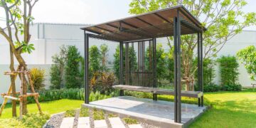 Pergola u dvorištu / foto: freepik.com
