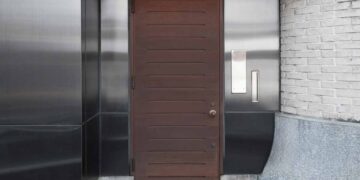Protuprovalna vrata na stambenom objektu / photo: freepik.com