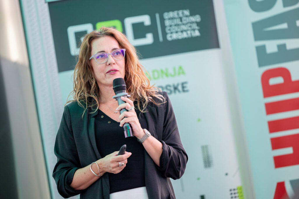 Vlasta Zanki na dodeli godišnje nagrade za zelenu gradnju najboljim projektima, instituciji i osobi godine / photo: GBC