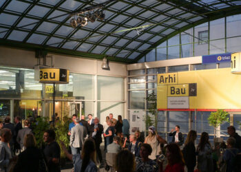 ArhiBau, izložbeni dio, posjetitelji / foto: Nina Đurđević