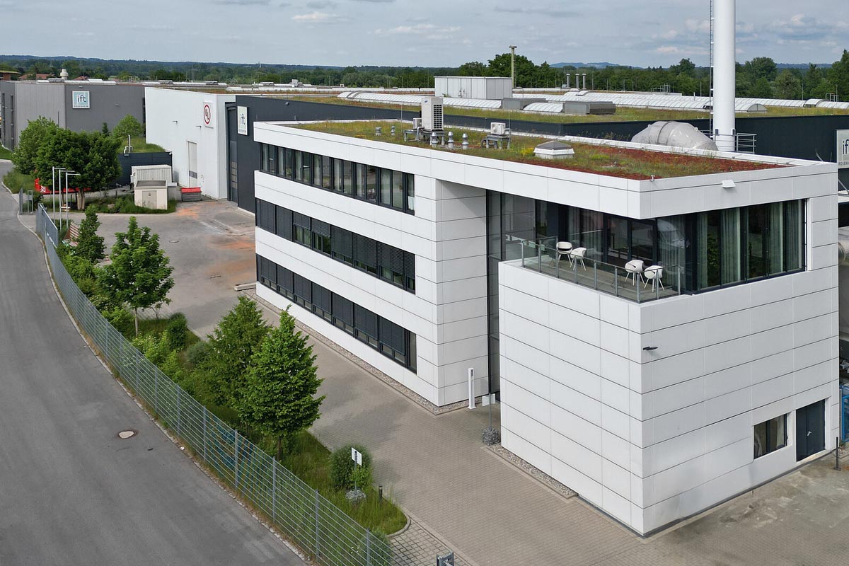 ift Rosenheim laboratorij za ispitivanje prozora i vrata na zrakopropusnost, vodonepropusnost, udare vjetra, protuprovalnost i toplinu / photo: ift Rosenheim