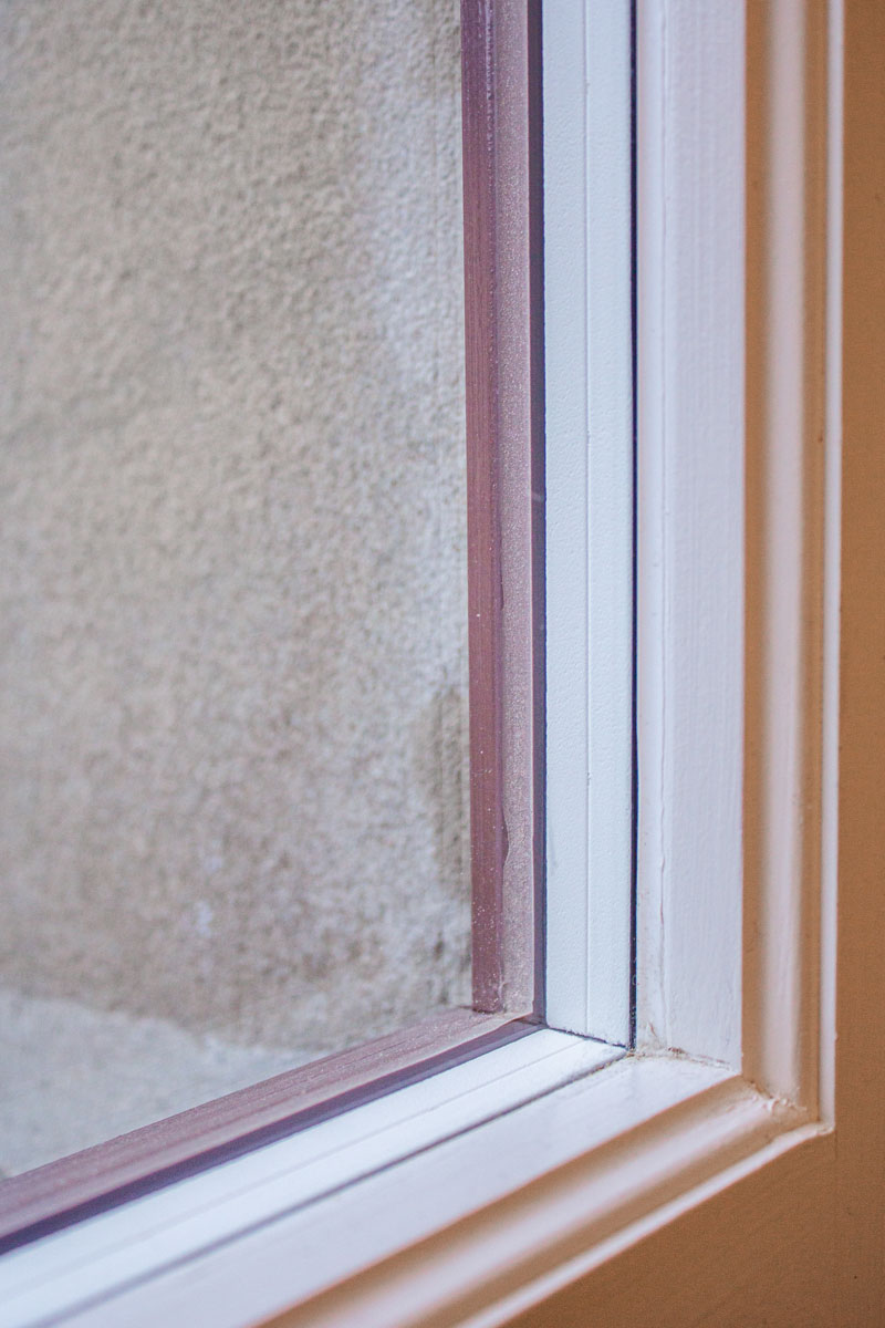 Izdašan prodor svjetla kroz obnovljene postojeće prozore s moderniziranim ostakljenjem – kombinacija povijesnih okvira i suvremene toplinske tehnologije sa Swisspacer distancerom na rubu stakla / photo: © Swisspacer