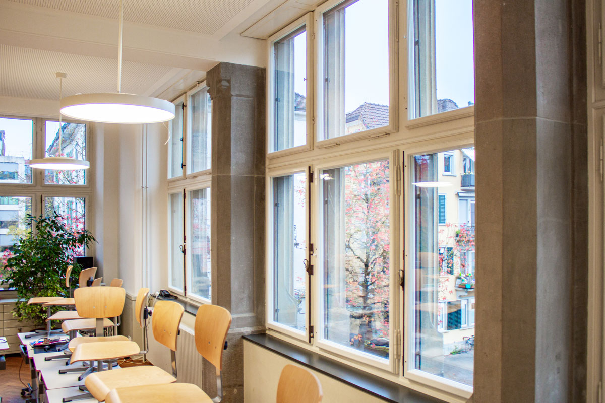 Suzdržane intervencije i novi koncepti ostakljenja poboljšali su izvornu prostornu kvalitetu i vratili prirodno svjetlo u zgradu /photo: © Swisspacer