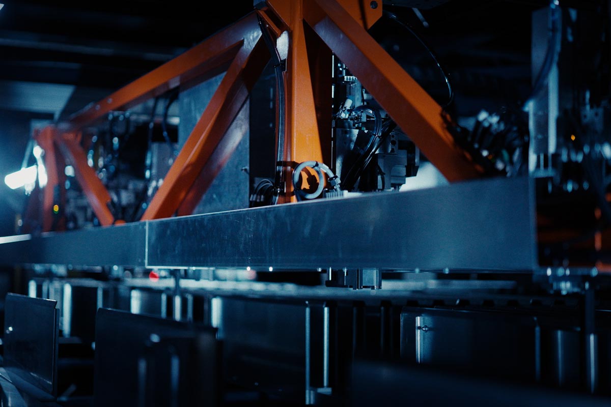 Ovisno o konfiguraciji proizvodne linije, sustav može opsluživati samo jedan operater, a projektiran je za autonomni rad koji može trajati više sati / foto: Swisspacer