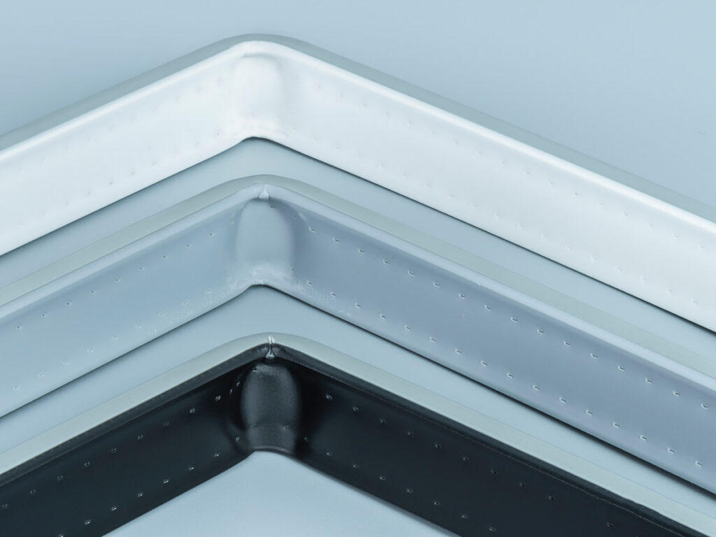 Savijani distantni profil / photo: Press Glass