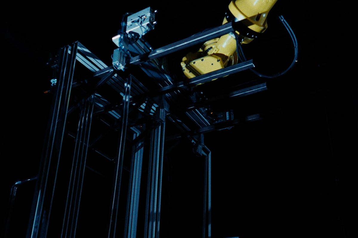 „Našom uslugom Frame:racer podižemo proizvodnju okvira za krute distancere na novu razinu automatizacije“, objašnjava Matthias Bach, glavni direktor tvrtke Swisspacer / photo: Swisspacer