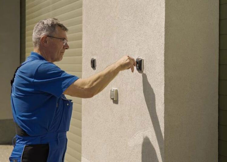 Elektronički sustav kontrole pristupa blueEvo može se koristiti u mnogim područjima, uključujući kritične infrastrukture poput energetskih i vodovodnih sustava / photo: Winkhaus