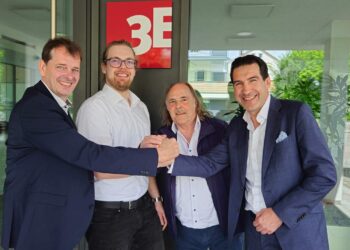 Nakon potpisivanja ugovora o akviziciji (slijeva nadesno): Bernd Hillbrands (generalni direktor, poslovna jedinica Windows & Doors, Forterro), Moritz Ebert i Gerhard Ebert (izvršni direktori 3E Datentechnik GmbH) i Marcus Pannier (predsjednik Forterra) / photo: Forterro