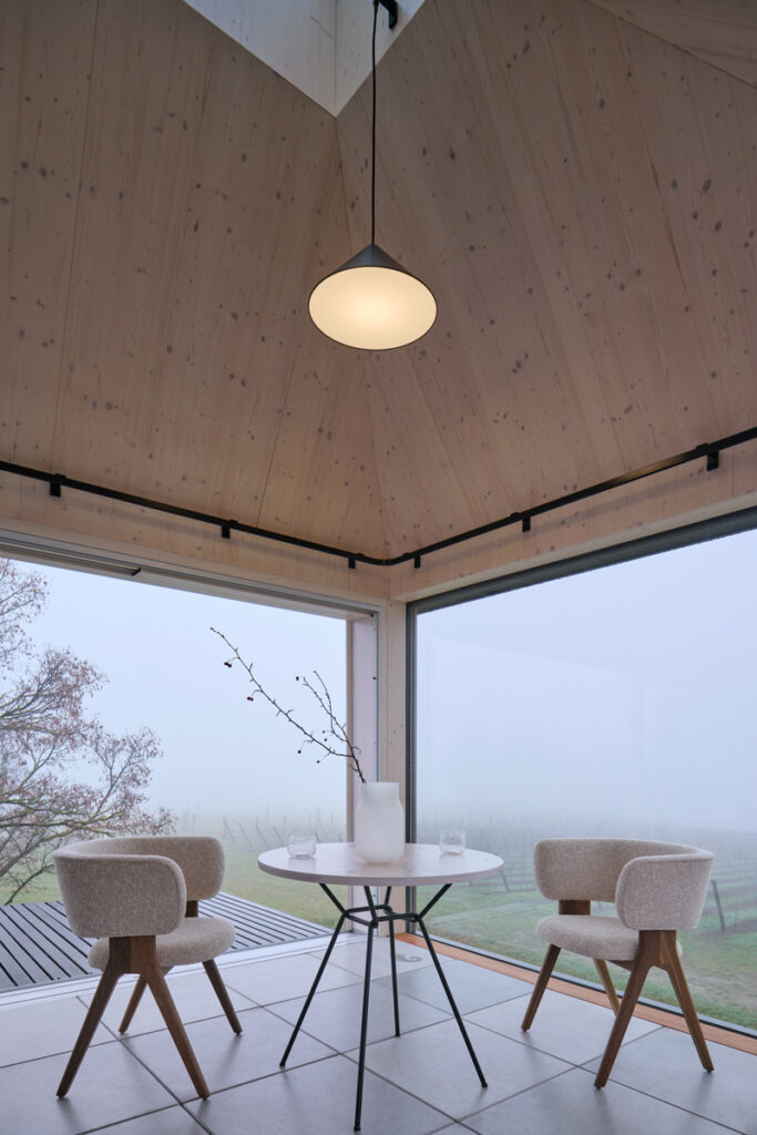 projekt: Cabin Devín / autor projekta: Ark-Shelter, Archekta / photo: BoysPlayNice