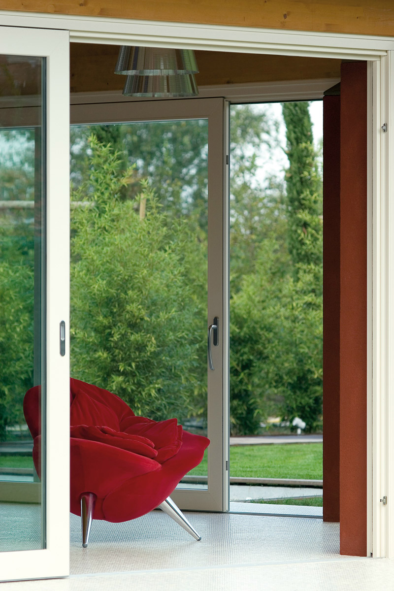 Doo Joviste izrađuje prozore i vrata od visoko kvalitetnih profila firmi VERATEC i REHAU