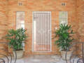 Zamena ružnih Alu sigurnosnih vrata prikladnijim dizajniranim kovanim gvzdenim vratima