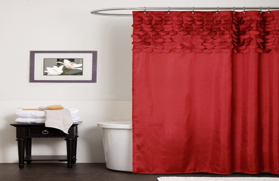 Slojevitost i dužina zavese daju utisak prostranosti u kupatilu