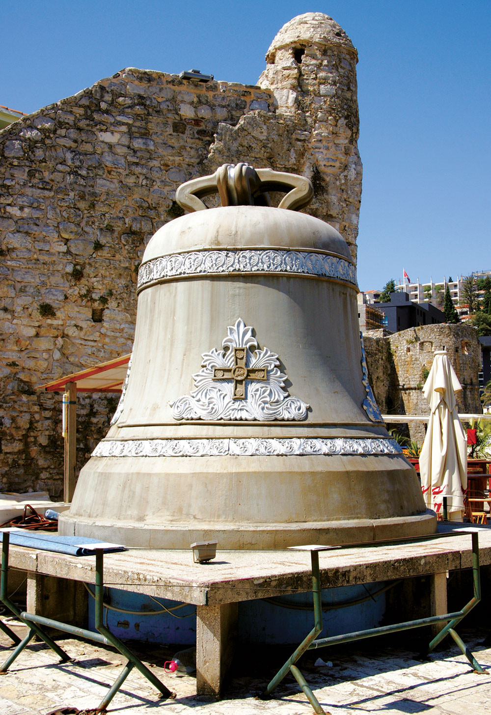 U slovenskim predanjima, pesmama i legendama veoma čest motiv su čudesna zvona, odnosno njihova zvonjava