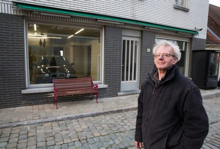 Sve što je ovaj čovek želeo jeste da napravi garažu za svoj auto