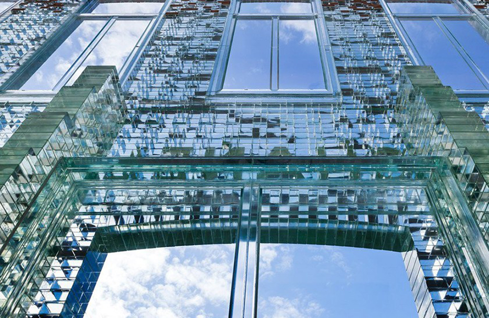 Staklena fasada Crystal House zgrade