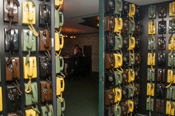 Ovi telefoni služe za otvaranje misterioznih vrata