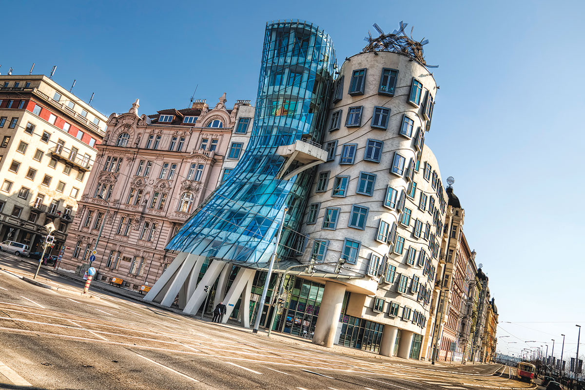 Frank Gehry, Dancing House ili Fred and Ginger Building, Prague, Czech Republic