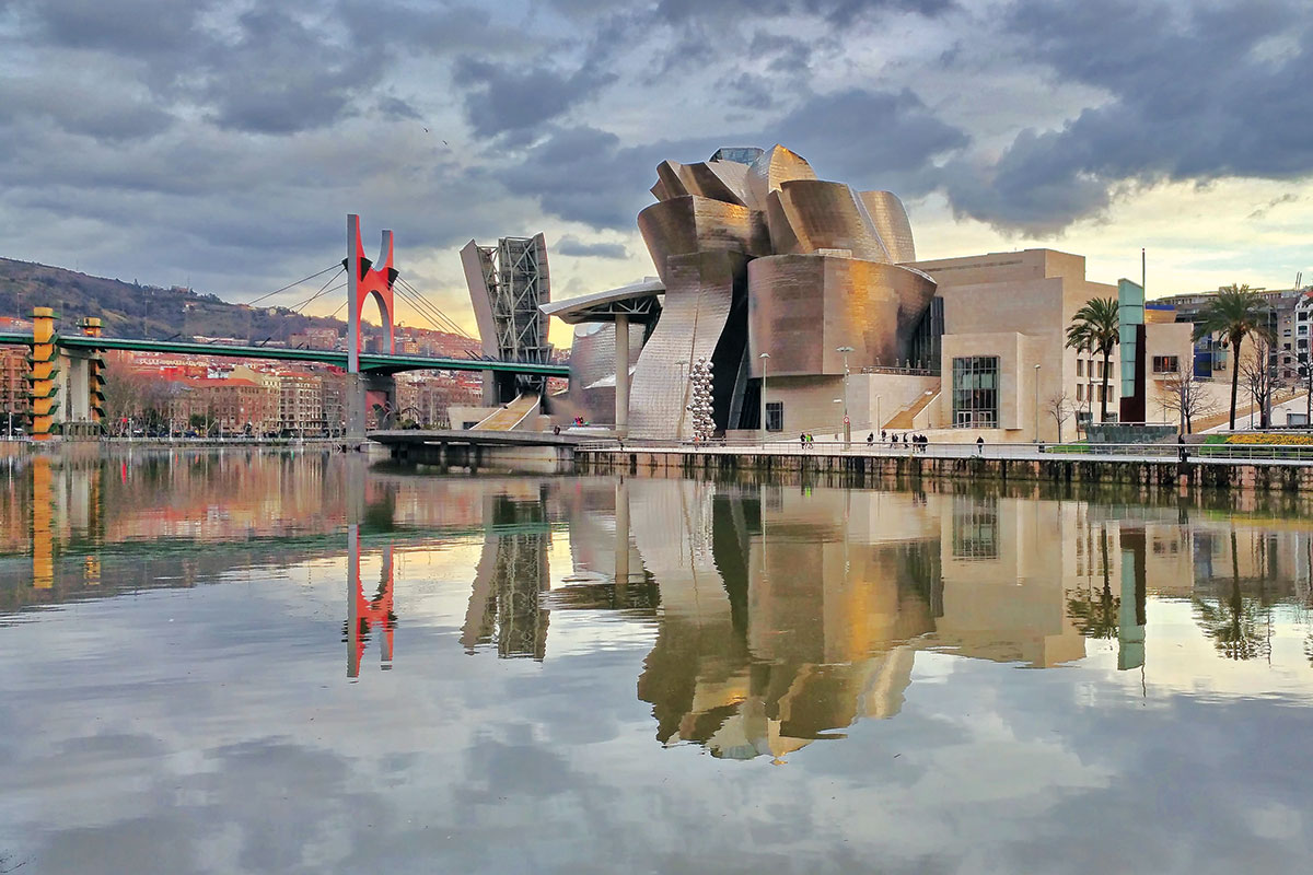 Frank Gehry, Guggenheim Museum in Bilbao, Spain