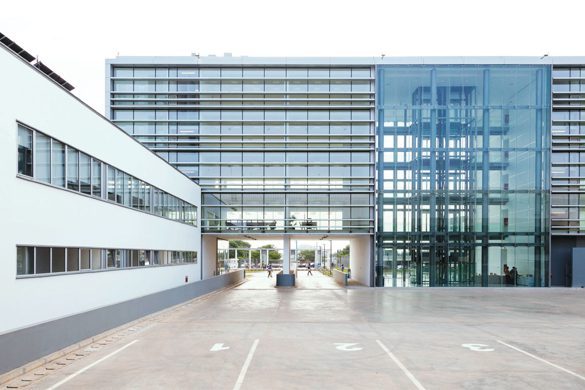 Tehnomarket Aluminik CS55 staklena fasada – Ghana Airport Cargo Centre