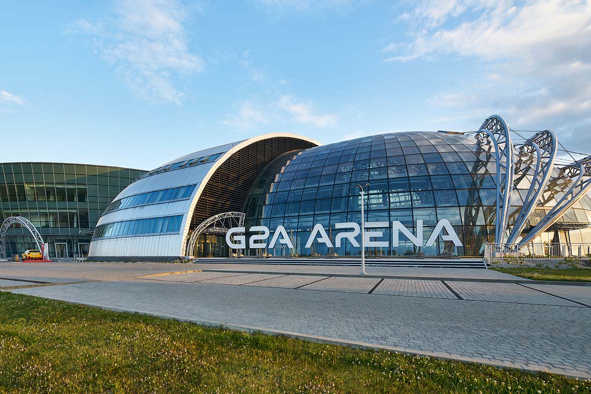 G2A Arena - harmonična reprezentacija sferičnih oblika napravljenih od staklenih elemenata