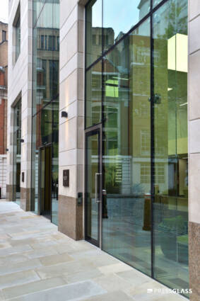 8 Salisbury Square, London