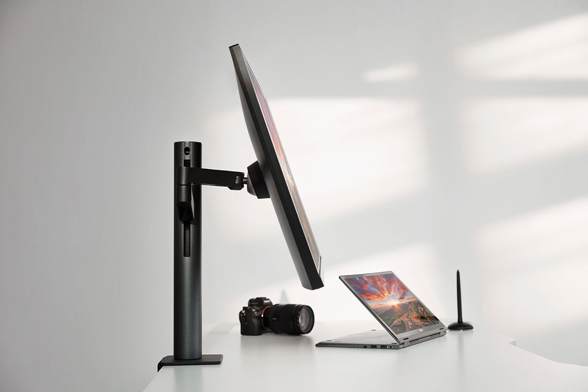 LG monitor model 2020 UltraFine™