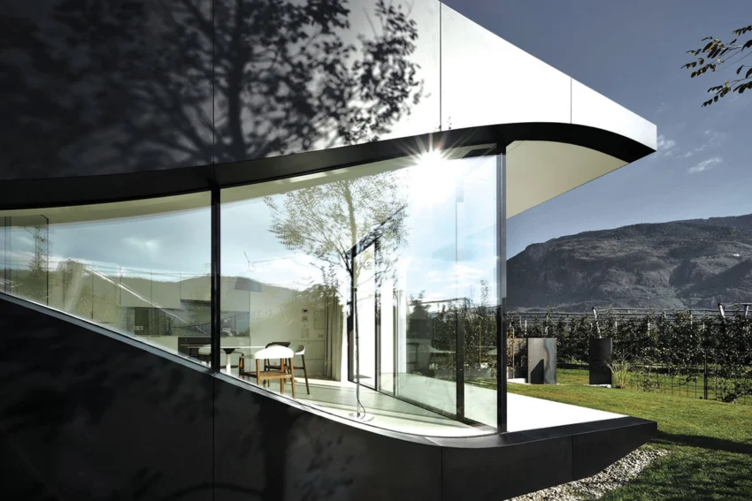 Moderna arhitektura prozora velikih dimenzija i nepravilnih oblika