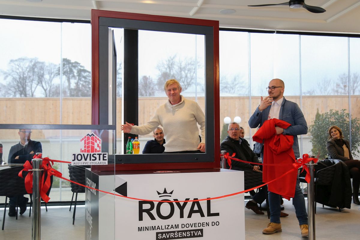 Novi ROyal prozor