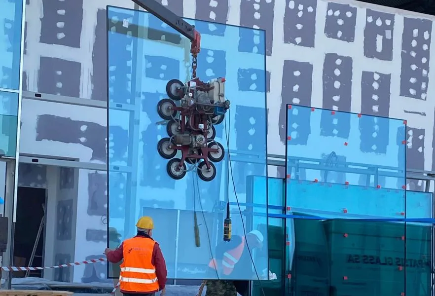 Urbana obnova Elinikona sistem zid zavesa SMARTIA M7 