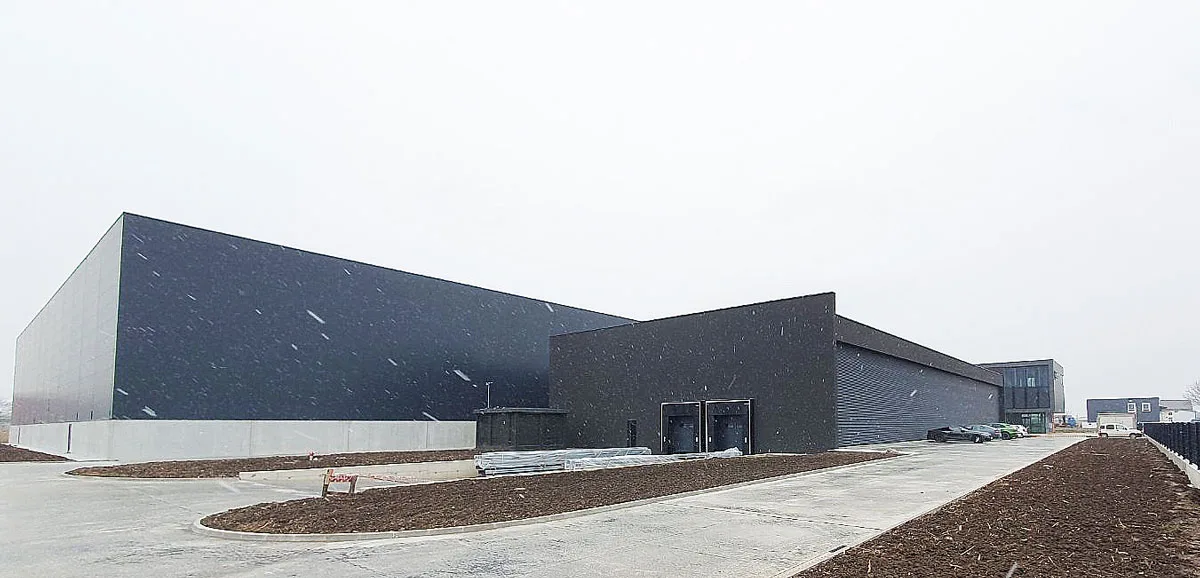 Upravna zgrada kompanije „Drina plastika 86“ u Novoj Pazovi / projekat: AVL Atelje