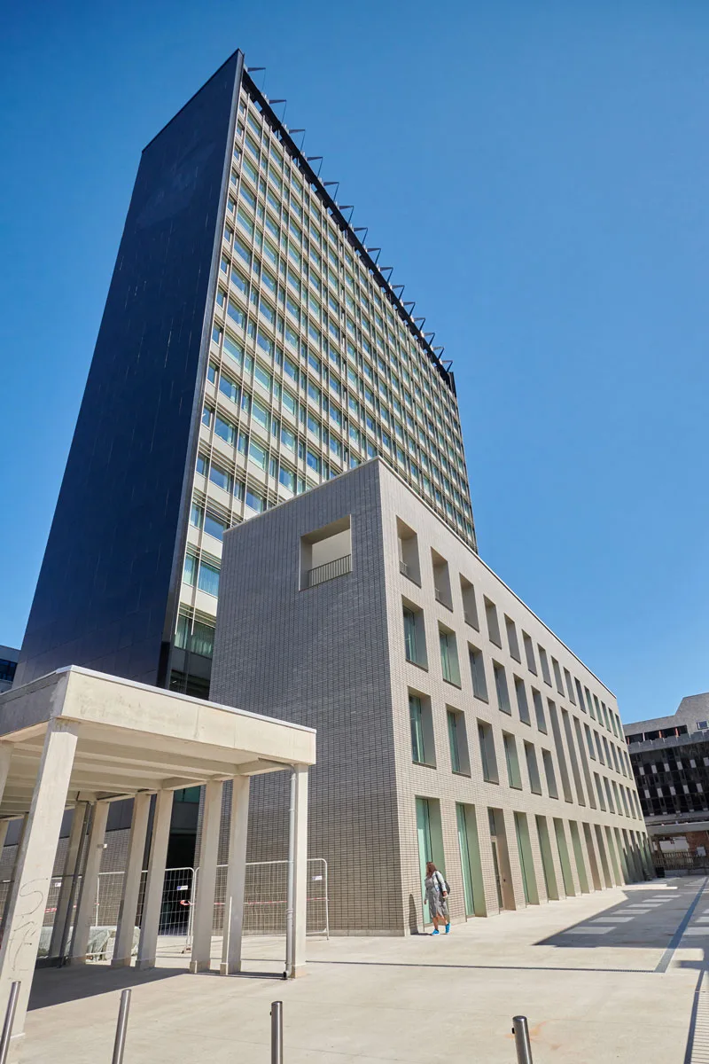 Kula od 18 spratova je opsežno renovirana i transformisana u urbani vodeći projekat u smislu održivosti