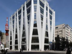 Noseća konstrukcija zgrade Ikeuchi Gate sastoji se od jednog od armirano-betonskih stubova u obliku lista. Oni pružaju spratovima otpornu na zemljotrese i omogućavaju fleksibilan dizajn enterijera