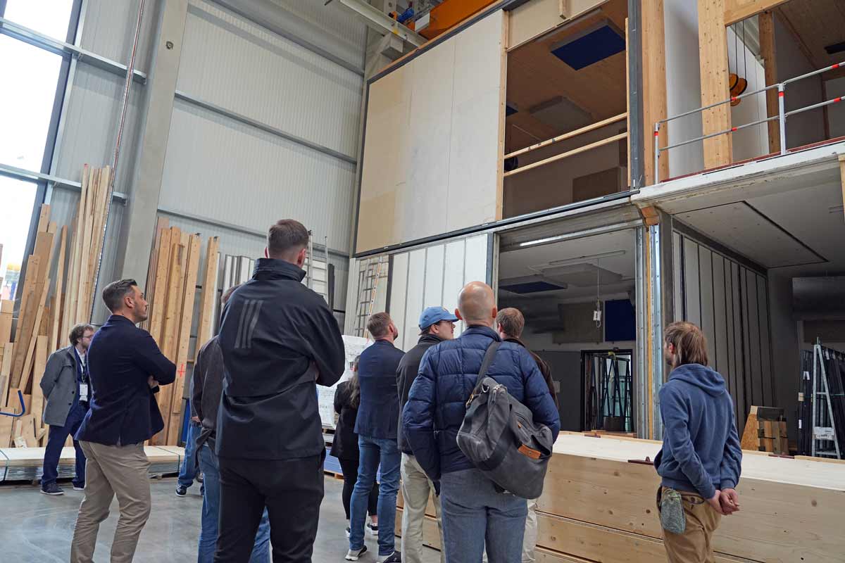Poseta modernoj akustičnoj laboratoriji, u kojoj se sve akustične provere na fasadi mogu obaviti bez prepravki / foto: ift Rosenheim