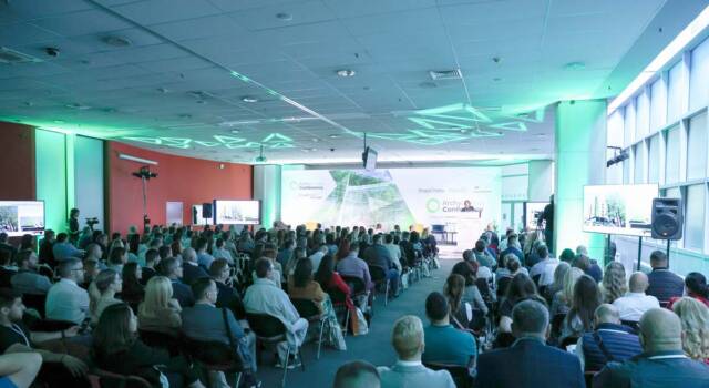 posetioci u konferencijskoj sali na sajmu ArchyEnergy