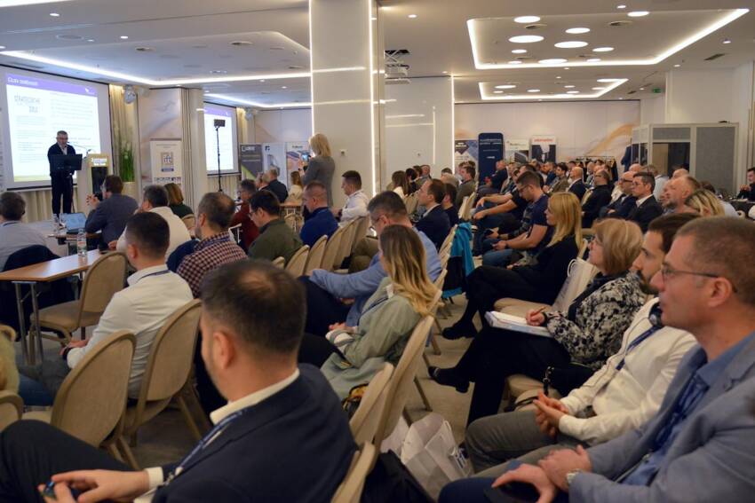 Posjetitelji u konferencijskoj sali na 12. međunarodnoj konferenciji DAN PROZORA 2025 / foto: ift Hrvatska d.o.o.