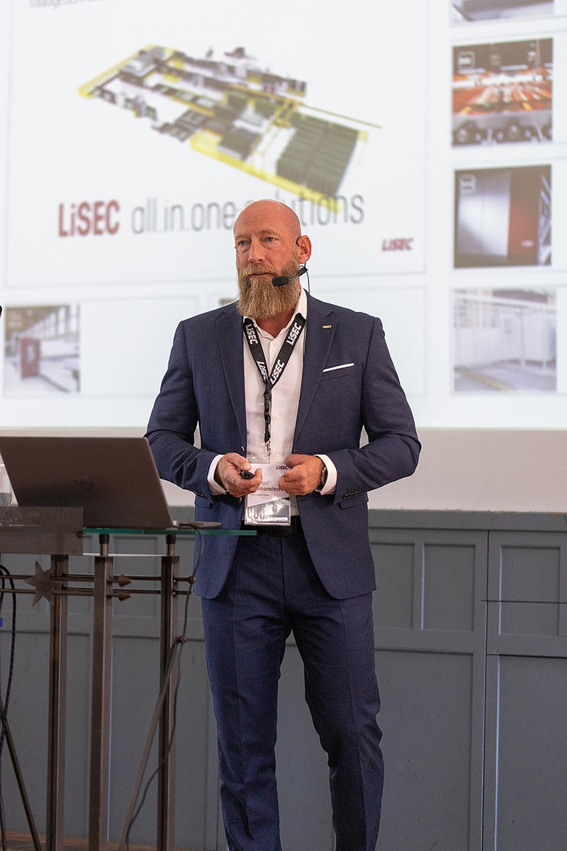  Michael Palmanshofer tokom prezentacije o planiranju sistema u industriji ravnog stakla / foto: LiSEC
