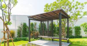 Pergola u eksterijeru dvorišta / foto: freepik.com